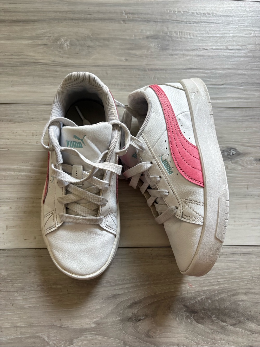 Puma | Pink & White Girls Leather Gym Shoes Sneakers | SZ 1 Youth / Kids